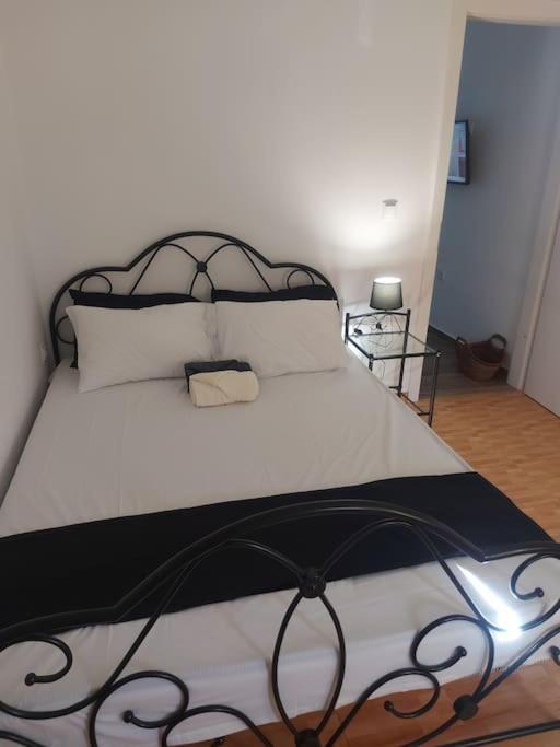 Houlia Home Διαμέρισμα Με Δωρεάν Χώρο Στάθμευσης Steniaí 외부 사진